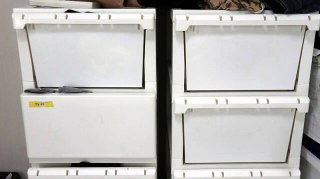 【収納大改造：Before】チェストのフロントパネルが外れているため、非常に開閉しにくいです