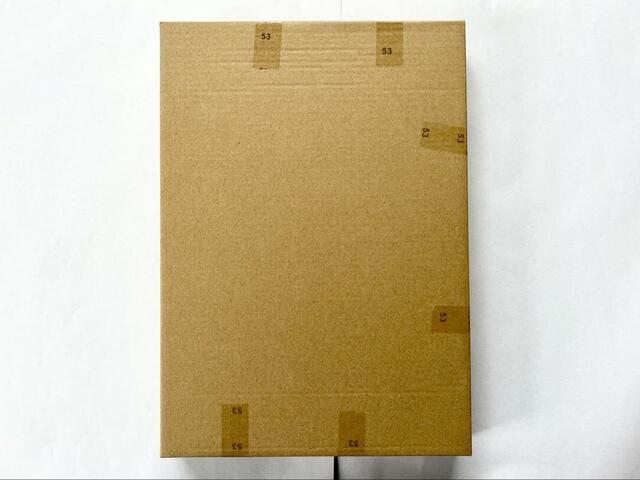 【宝島社 CLATHAS スマホポーチBOOK】シールは全部外して箱を開いてからスマホポーチを取り出すのがおすすめ