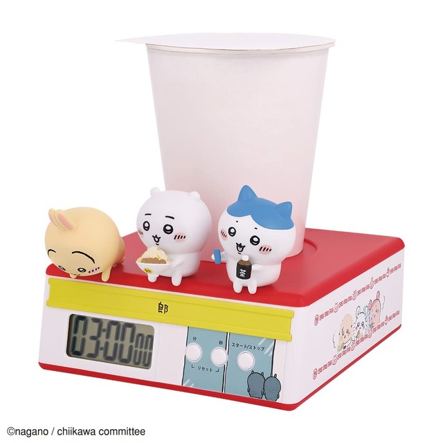 【一番くじ ちいかわ ～みんなでラーメン～】ヌードルタイマーは、フィギュアの後ろにカップ麺を置くスペースも！