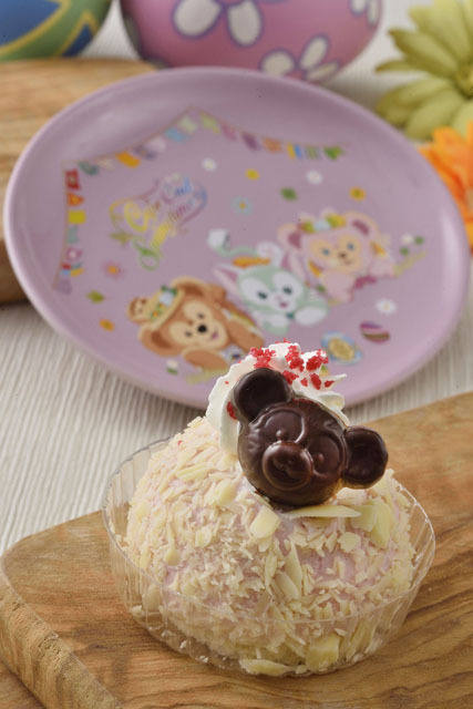 ストロベリームースケーキ、スーベニアプレート付き/東京ディズニーシー「ダッフィーのイースター・フェア」©Disney