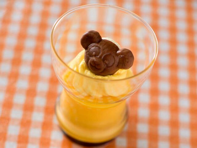 サツマイモプリン|550円|「ダッフィー&フレンズのオータム・ストーリーブック」スーベニア付きメニュー|販売店舗:東京ディズニーシー「ケープコッド・クックオフ」|発売日:2023年9月7日(木)