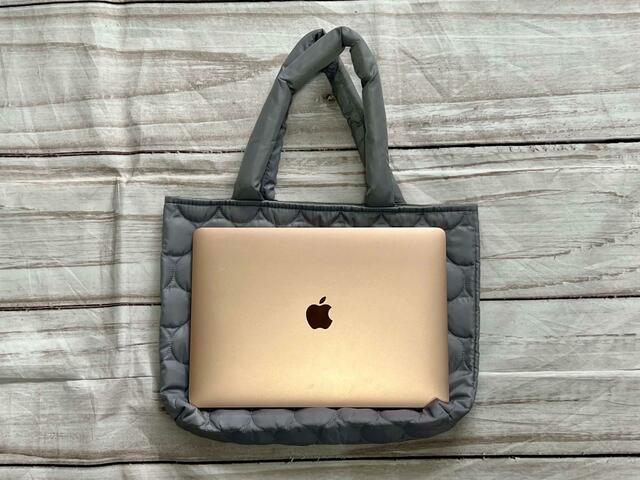 13インチのMacBook Airも楽々収納可能！