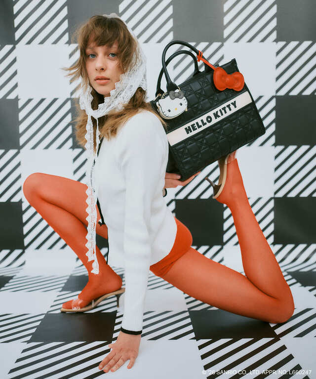 【ハローキティ×VIS】「リボンチャームトートバッグ」¥7,190／デートの日におめかしした「ハローキティ」をイメージした、主役級トートバッグ