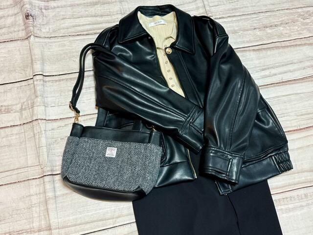 トレンドのレザージャケットと合わせてもかわいい!