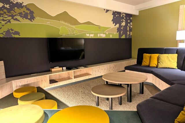 【リゾナーレトマム】デザインスイートファイブルームのリビングルーム