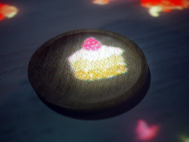 「小人が住まうテーブル」お皿を置くとケーキが出てくる!