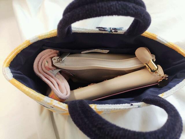 小さいバッグにも、すっぽり入る大きさ