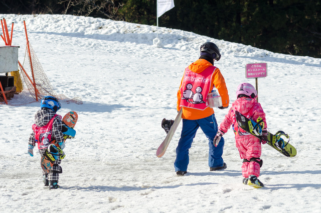いざ、専用練習エリアへ!｜ママミキーキッズスノースクール