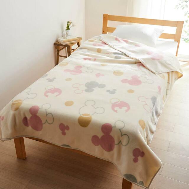 あったかなめらかな２枚合わせ毛布「ミッキーモチーフ」｜￥3,990～￥11,900（税込）