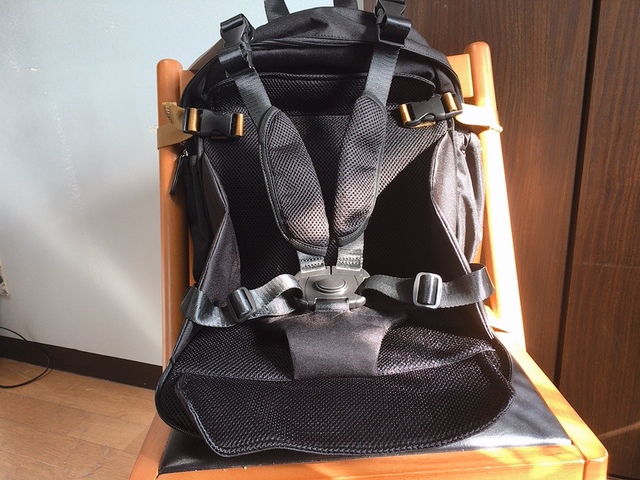 【ニトリ チェアになるパパママバッグ】あっという間にベビーチェアが出現