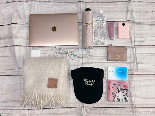 嵩張るマフラーなどもすっぽり収まります