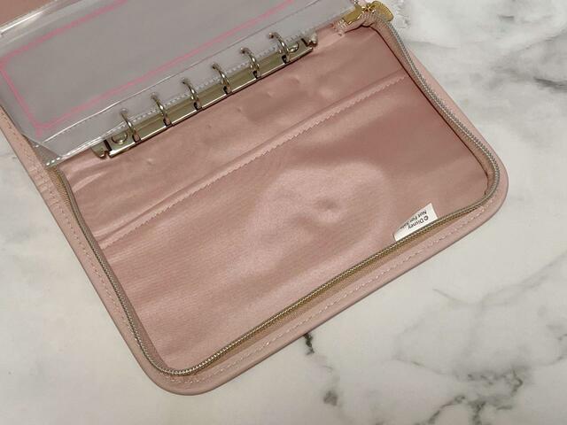 ポケットは両側にふたつ！【sweet2023年8月号】付録「Samantha Thavasa（サマンサタバサ）ミッキー＆ミニーデザイン貴重品収納ポーチセット」