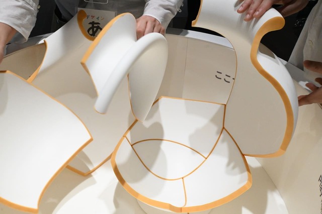 【デザインあ展neo】「こわすとなおす」／大きな壺を壊したり直したり。大人が大盛り上がりでした。