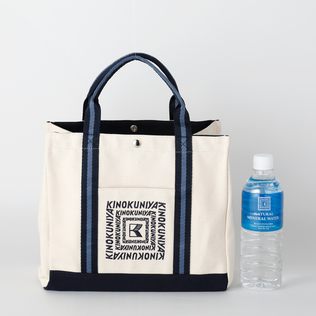 「コットンランチバッグ　ネイビー」2,499円（税込）