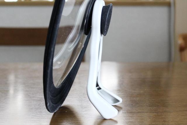 【ダイソー】挟む鍋ふたスタンド／100円