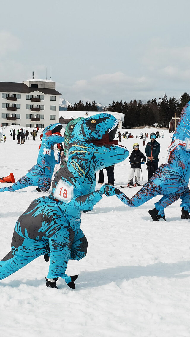 スキージャム勝山「ティラノサウルスレース」の模様