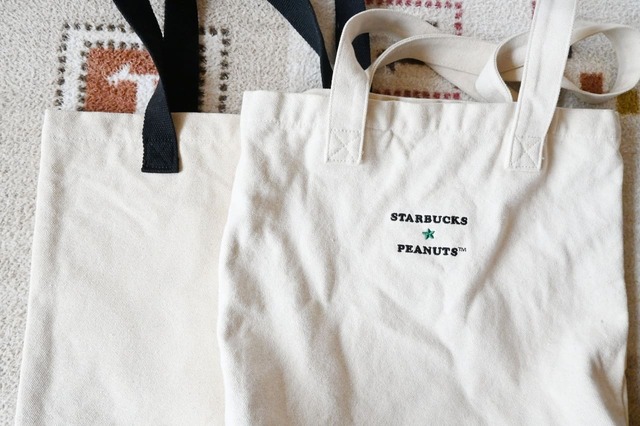 【PEANUTS™＋STARBUCKS™「PEANUTS トートバッグ」】第1弾は背面にロゴがありました