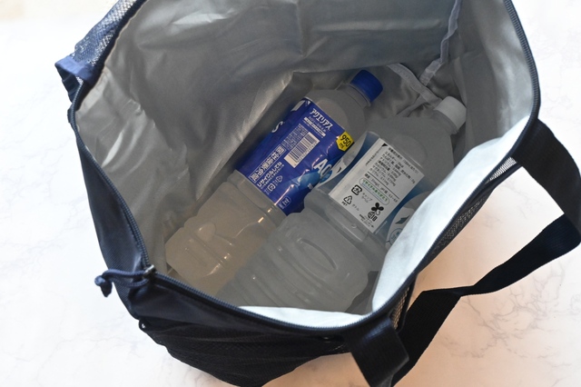 【『MonoMax 2026年6月号』（宝島社）】2Lのペットボトルは縦にも横にもラクラク入る大きさです