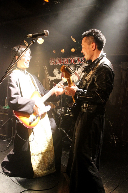 超カオスな対バン「坊主バンドvs.牧師ROCKS」の模様