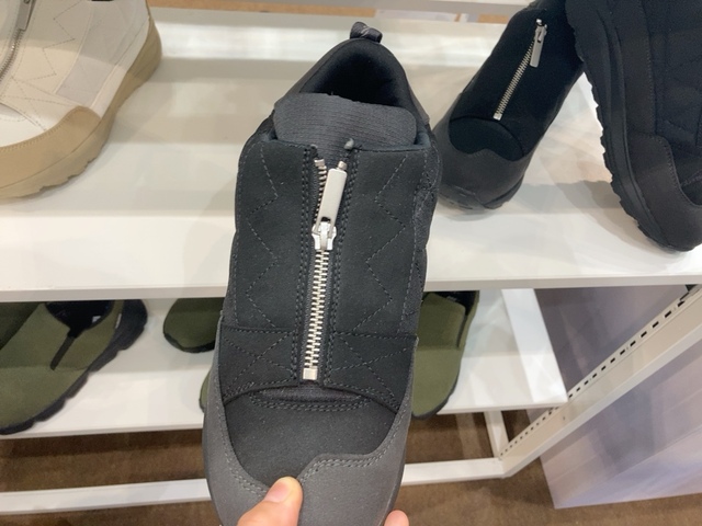 【ワークマン トレックシューズ（正式名称不明）】カラーはホワイトとブラックがありました