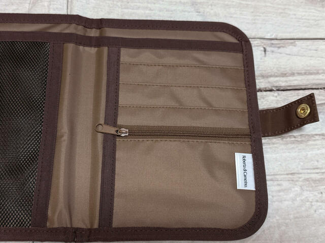 ポケット3〜5：3つのカードポケット【付録：ロベルタ ディ カメリーノの整理ケース】