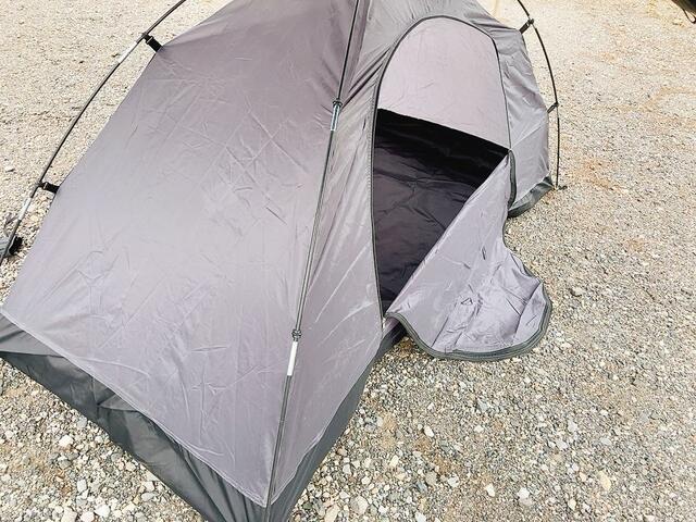 【ワークマン 【WEB限定】BASICドームテント 1人用 （キャノピー110cm）】ポールにフックを使ってインナーテントを吊り下げるだけ