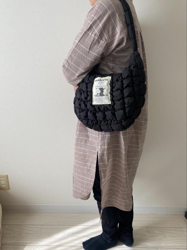 【宝島社：SNOOPY quilting bag BOOK くしゅふわキルティングバッグ】肩掛けできる長さ