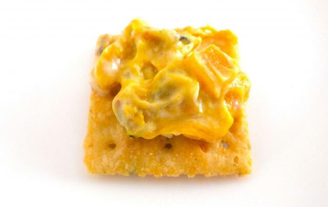 カルディ（冷蔵）アーモンド香る　スイートパンプキン＆クリームチーズ】あまいのでソルティーなものと組み合わせるのもグッド！