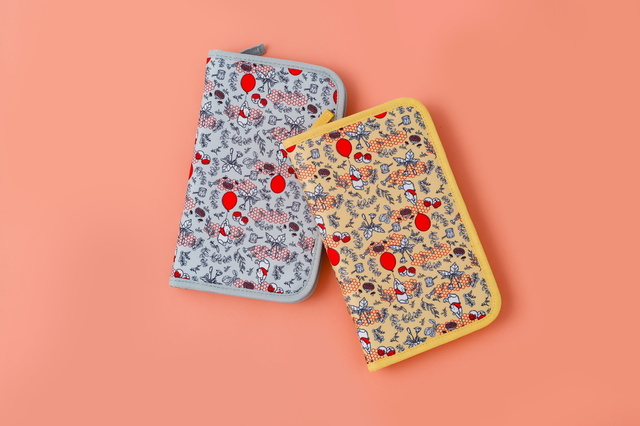 『Disney くまのプーさん・暮らし上手の収納ポーチBOOK YELLOW』、『Disney くまのプーさん・暮らし上手の収納ポーチBOOK GRAY』