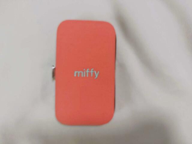 ケース裏面はロゴ入り