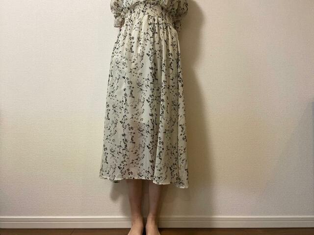 【DHOLICカシュクール花柄ワンピース】着丈は最大120cm。身長163cmで裾はひざ下あたりです
