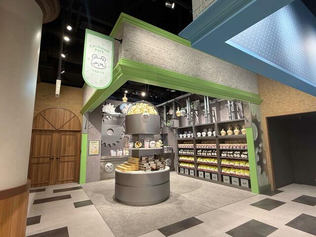 ポップコーン売り場では、ポップコーンバケットやお菓子が購入できます