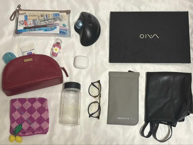 【3COINS 4パーテーション2WAYリュック/MENS】12.5インチのノートPC、マウス、ポーチ、水筒など9点を入れてもまだまだ余裕がありました!