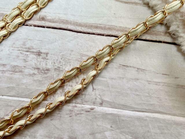 チェーンハンドルが大人かわいいポイントに♪