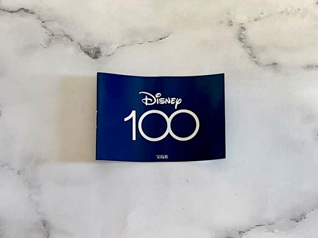 【Disney 100 CUP COFFEE TUMBLER BOOK DISNEY FRIENDS】ブックはミッキーのイラストの変化が解説されています!ファン必見♡