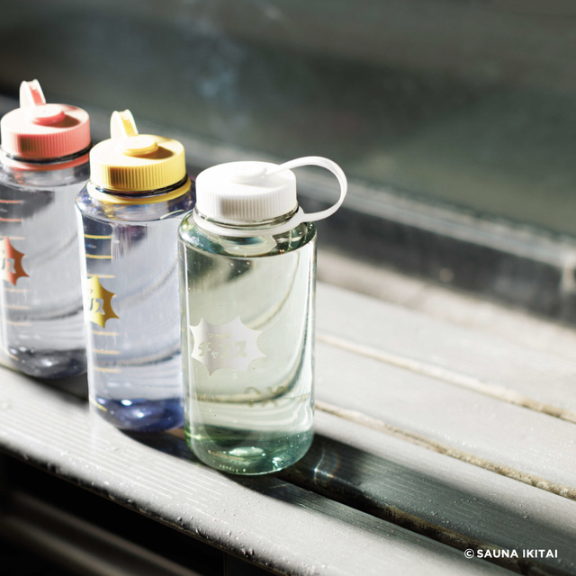 【3COINS】目盛り付きボトル（3色/各550円）