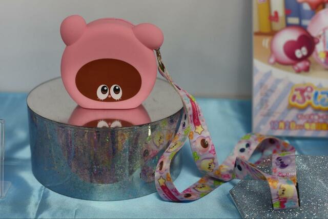 【おもちゃ屋が選んだクリスマスおもちゃ2022　バラエティ部門第1位「ぷにるんず ぷにぷらす（3種）」】直接触ってお世話することができます