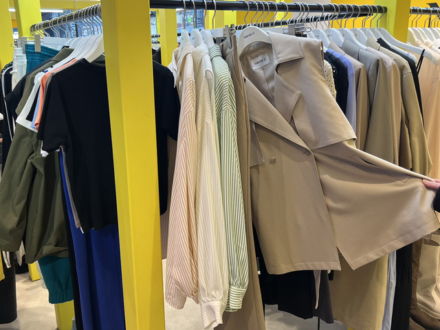 【FOREVER 21】以前とはテイストが違うお洋服が並ぶ