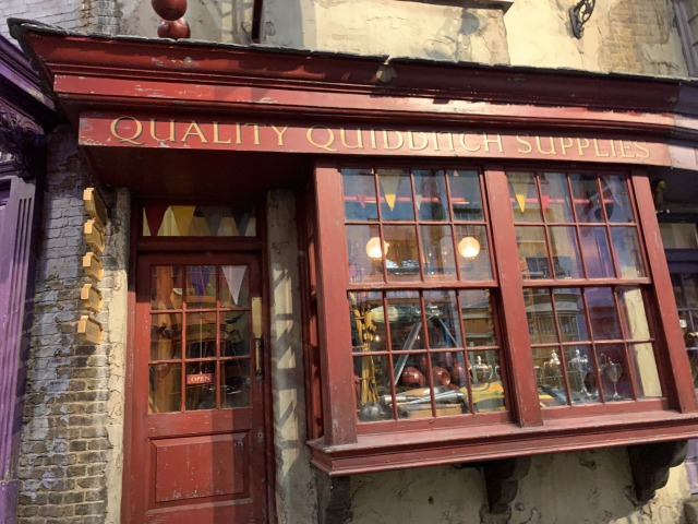 人気のスポーツクィディッチの用具店