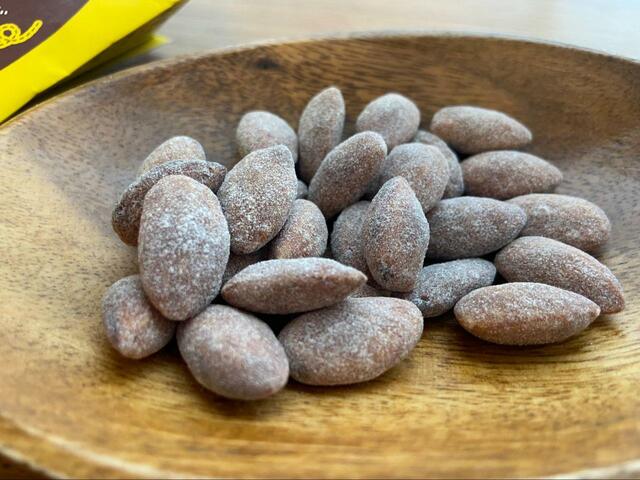 【ダイソー ハニーバターアーモンド】粉がきれいにまぶしてあります