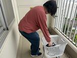 【ニトリ 腰楽ランドリーバスケット 収納式スタンド付き】以前のバスケットと違ってかがまなくて良いので、腰への負担が圧倒的に違います!