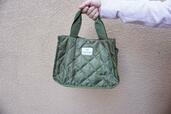 【ダイソー　キルティングスクエアトートバッグ】（税込330円）落ち着いた色味のカーキ