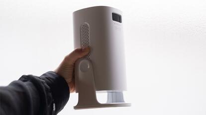 ニトリの「1万円プロジェクター」が優秀すぎた！大きな壁がなくても