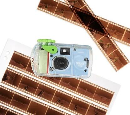 水深10mでも使える「写ルンです」が登場！ コンビニから写真のデータ化