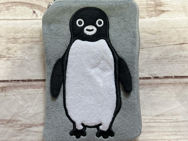 フロントにどどんとSuicaのペンギンの刺繍デザイン♪