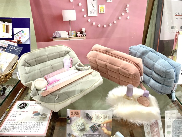 180度オープンするペンケース「モココ」