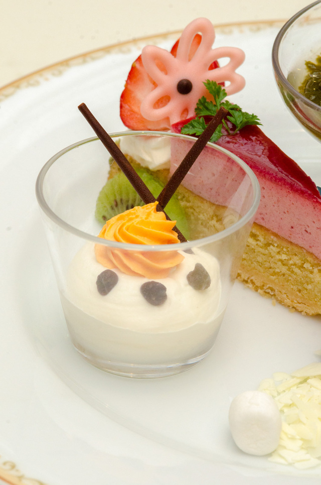 「シャーウッドガーデン・レストラン」ディナーブッフェ 豆乳ムースとキャロットクリーム｜東京ディズニーランドホテル 2016年「アナとエルサのフローズンファンタジー」