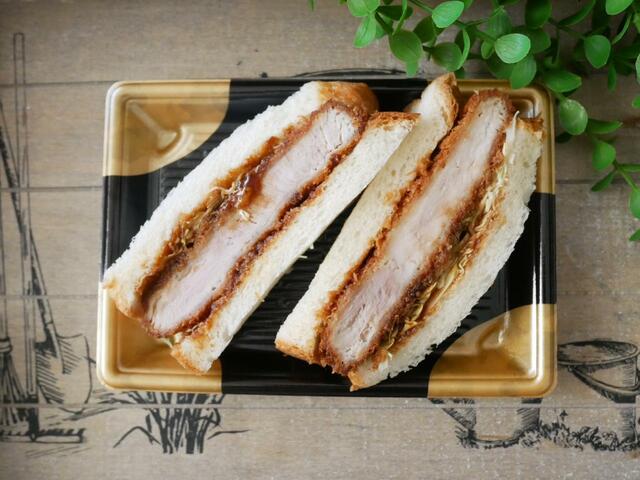 【厚切りジューシーカツサンド】やわらかなカツは筆触のおいしさですよ♪