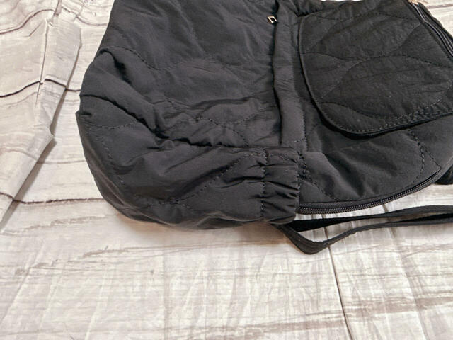 合計8つの多ポケットで仕分け収納できます。ポケット3：サイドのボトルホルダー