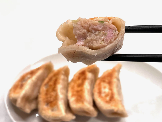 餃子のラスベガスやや厚い皮に、ジューシーな餡がたっぷりつまっていた